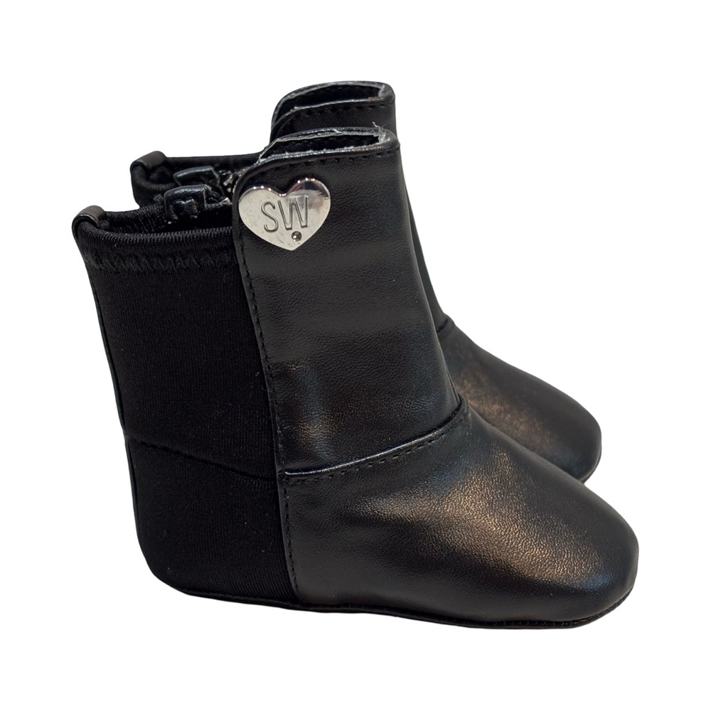 Stuart Weitzman‎ Baby Black Boots with Heart Detail Sz 1